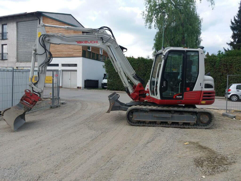 9t-Bagger von Rupert Pichler Transporte